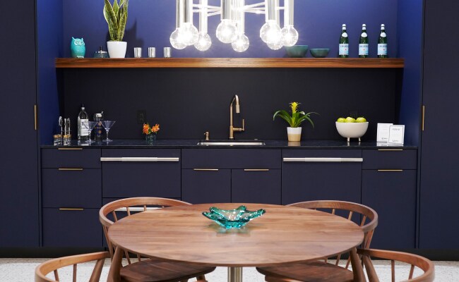 A small kitchen with navy blue cabinets. 