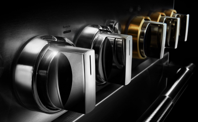 Halo-effect knobs on a professional-style range. 