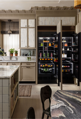 An image of the kitchen featuring two JennAir® Columns.