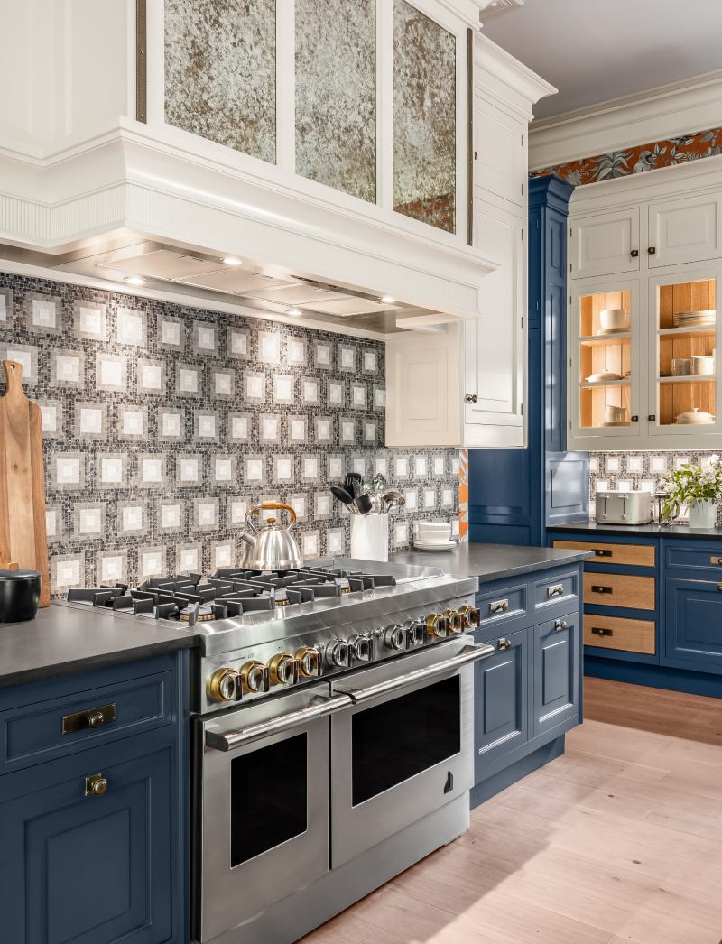 A JennAir® RISE™ Professional-Style Range in the kitchen.