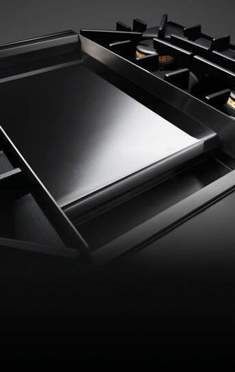  A Chrome-Infused Griddle on a JennAir® Professional Range.