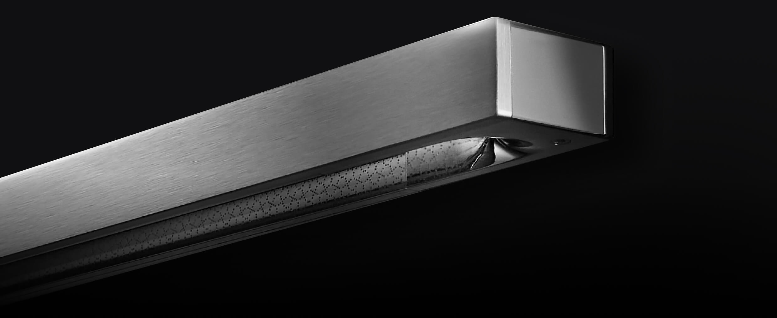 A close-up of the NOIR™ handle design.