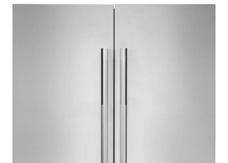 A close up of the RISE™ Design Expression Handle on stainless steel panels.