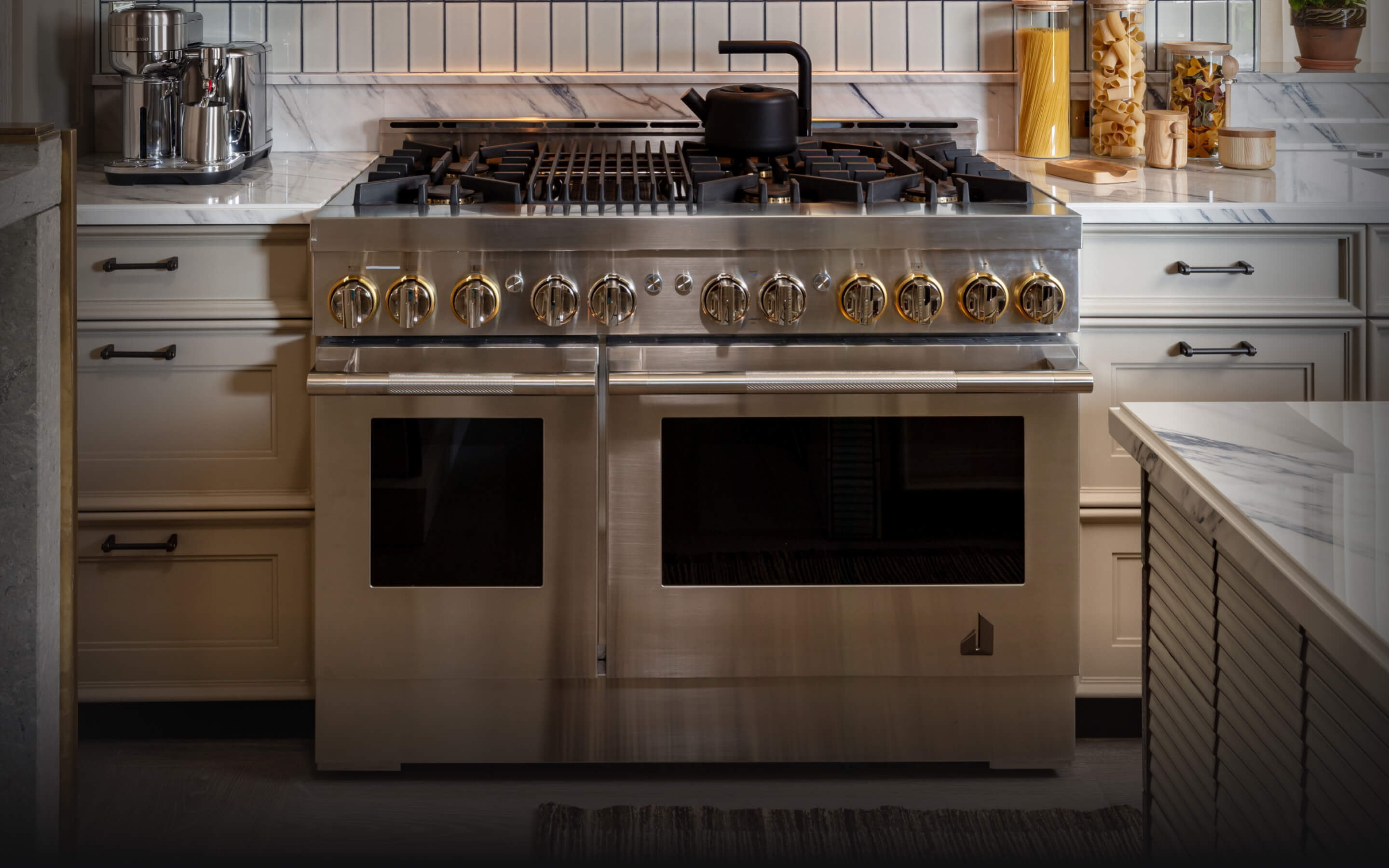 A RISE™ Professional-Style Range In a real kitchen.