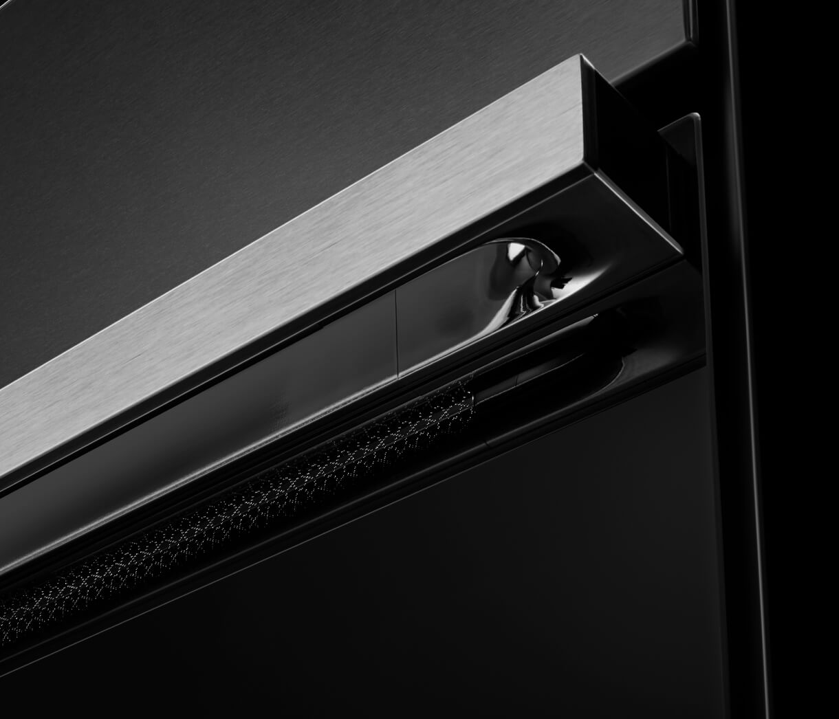 A close up view of the NOIR™ handle’s lace handle in a reflection. A close up view of the NOIR™ handle’s lace handle in a reflection.