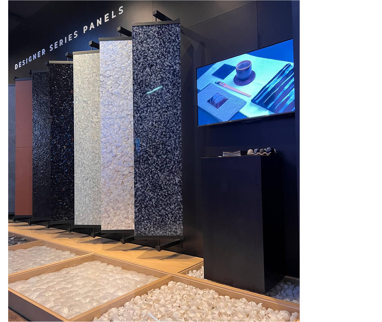 The display of the new panels at KBIS 2025.  The display of the new panels at KBIS 2025.