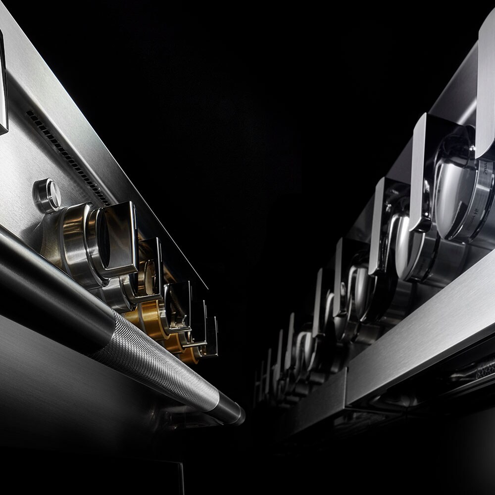 JennAir ranges in the RISE™ Design Expression and NOIR™ Design Expression. 