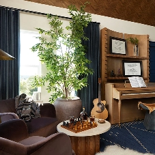 A dining room