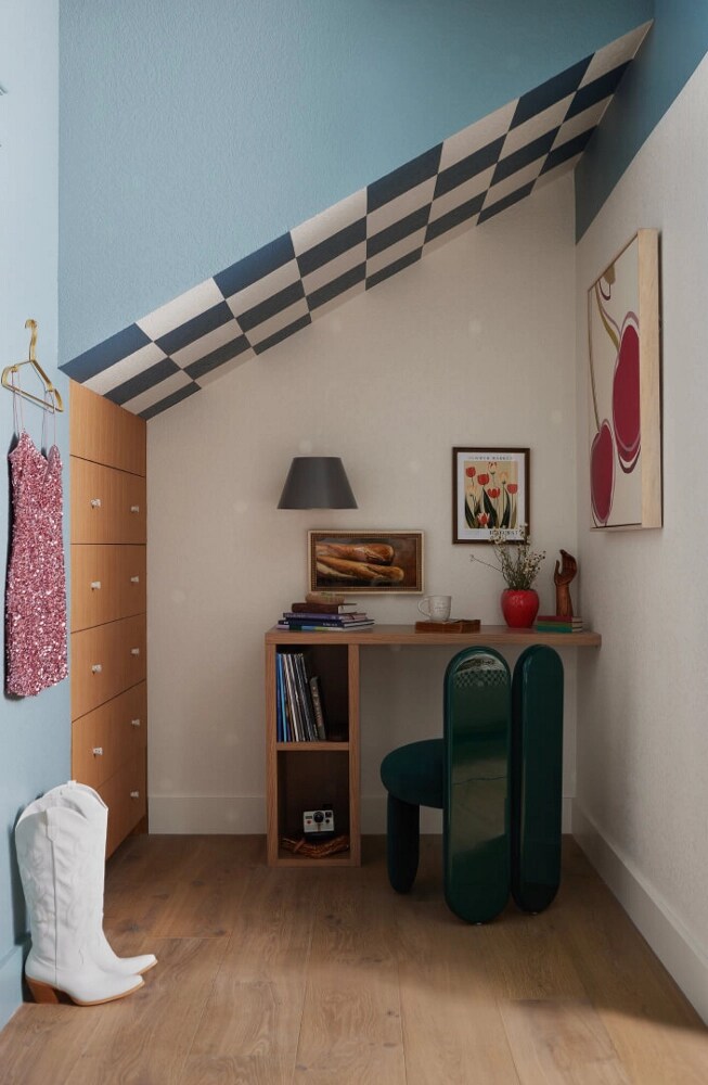 A desk nook for a teenager