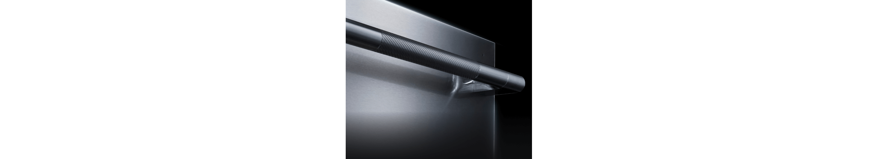 A closeup of the knurling on the handle of a RISE™ Dishwasher.