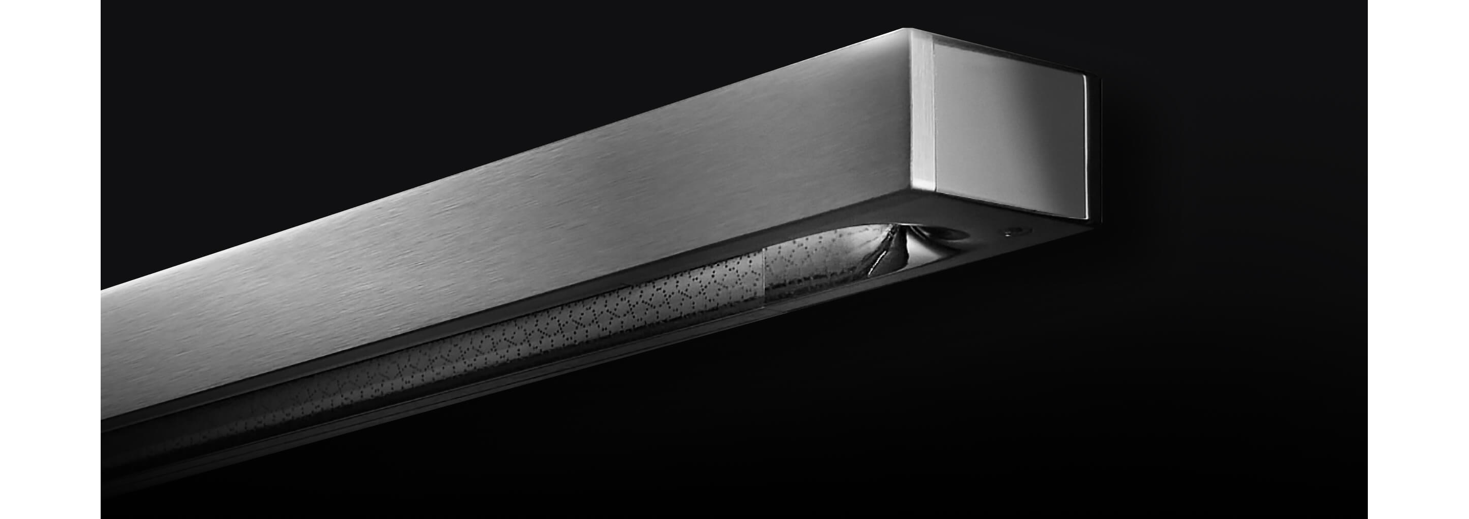 A close-up of the NOIR™ handle design.