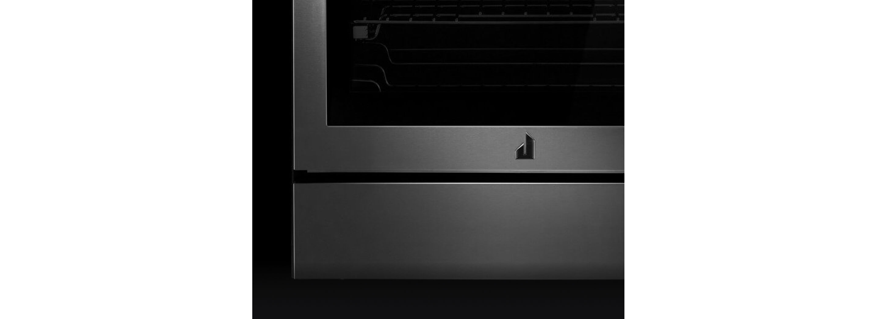 The Defiant J badge on a RISE™ Induction Range.