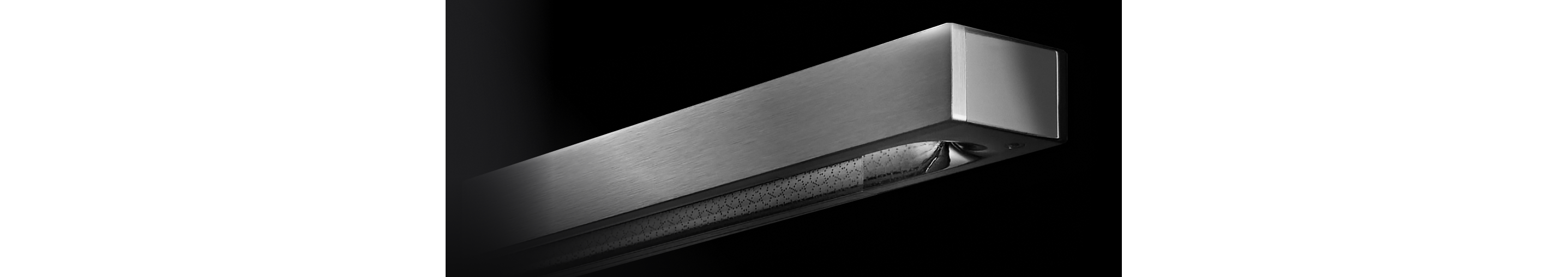 A close-up of the NOIR™ handle design.