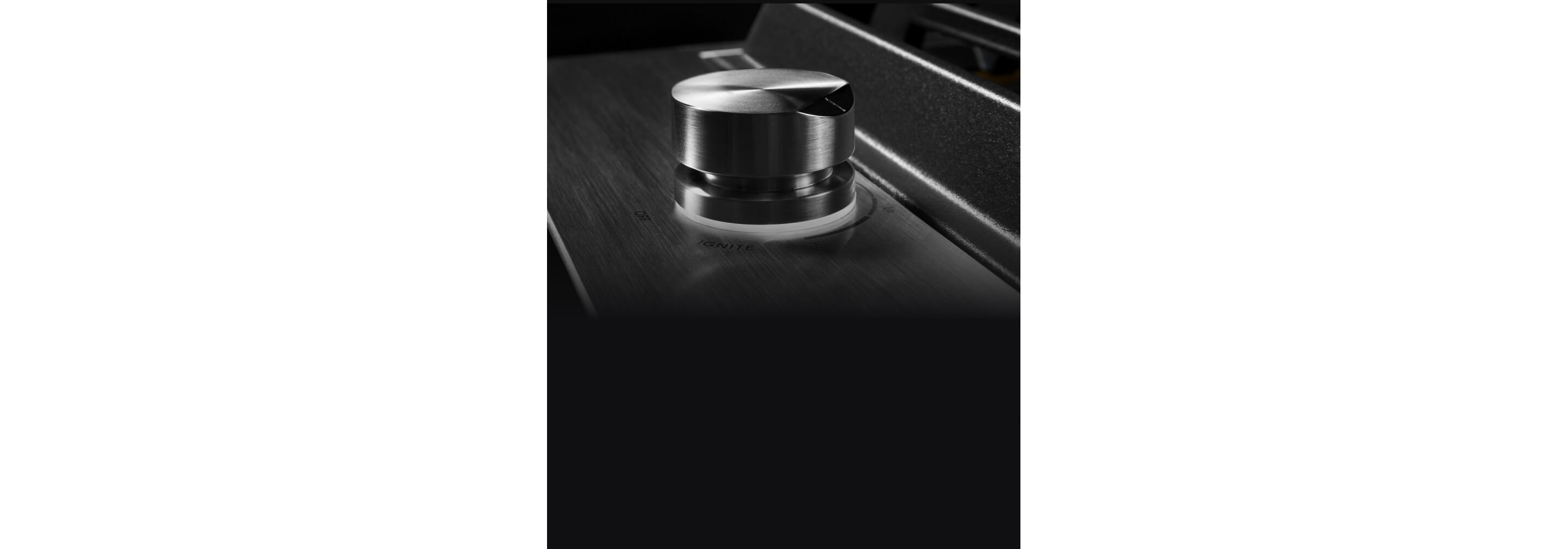 An isolated lit halo-effect knob.