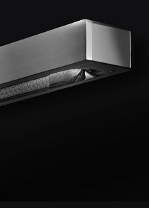 A close-up view of the NOIR™ handle's lace handle in a reflection.