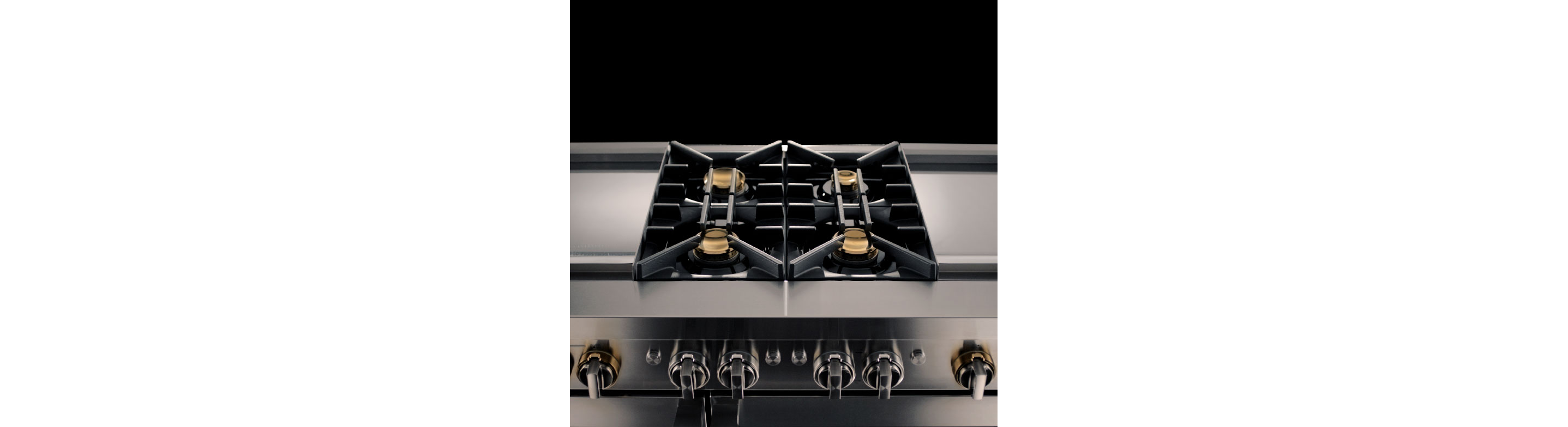 The top of a JennAir range in the RISE™ Design Expression. 